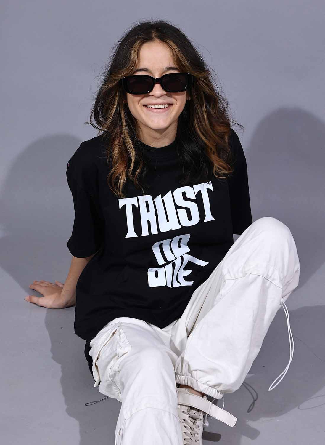 Trust No One Women's Oversized T-Shirt - photo 3 of 3