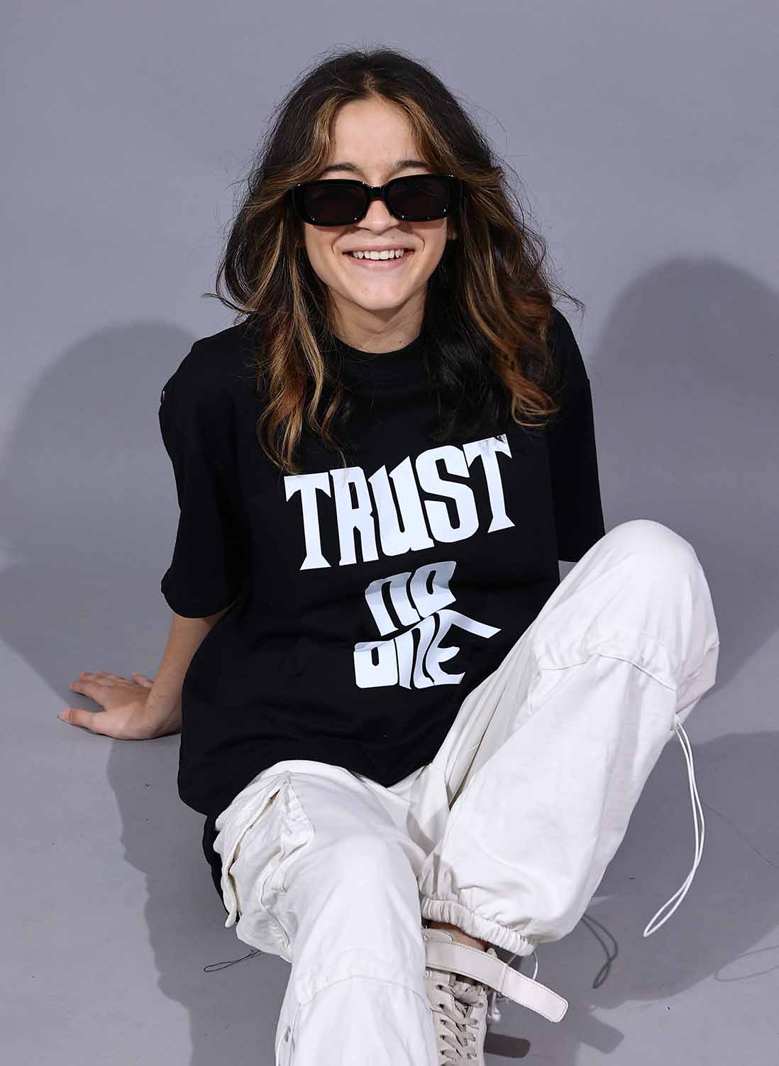 Trust No One Women's Oversized T-Shirt